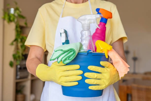 A professional cleaner defining what is deep cleaning through quality service.